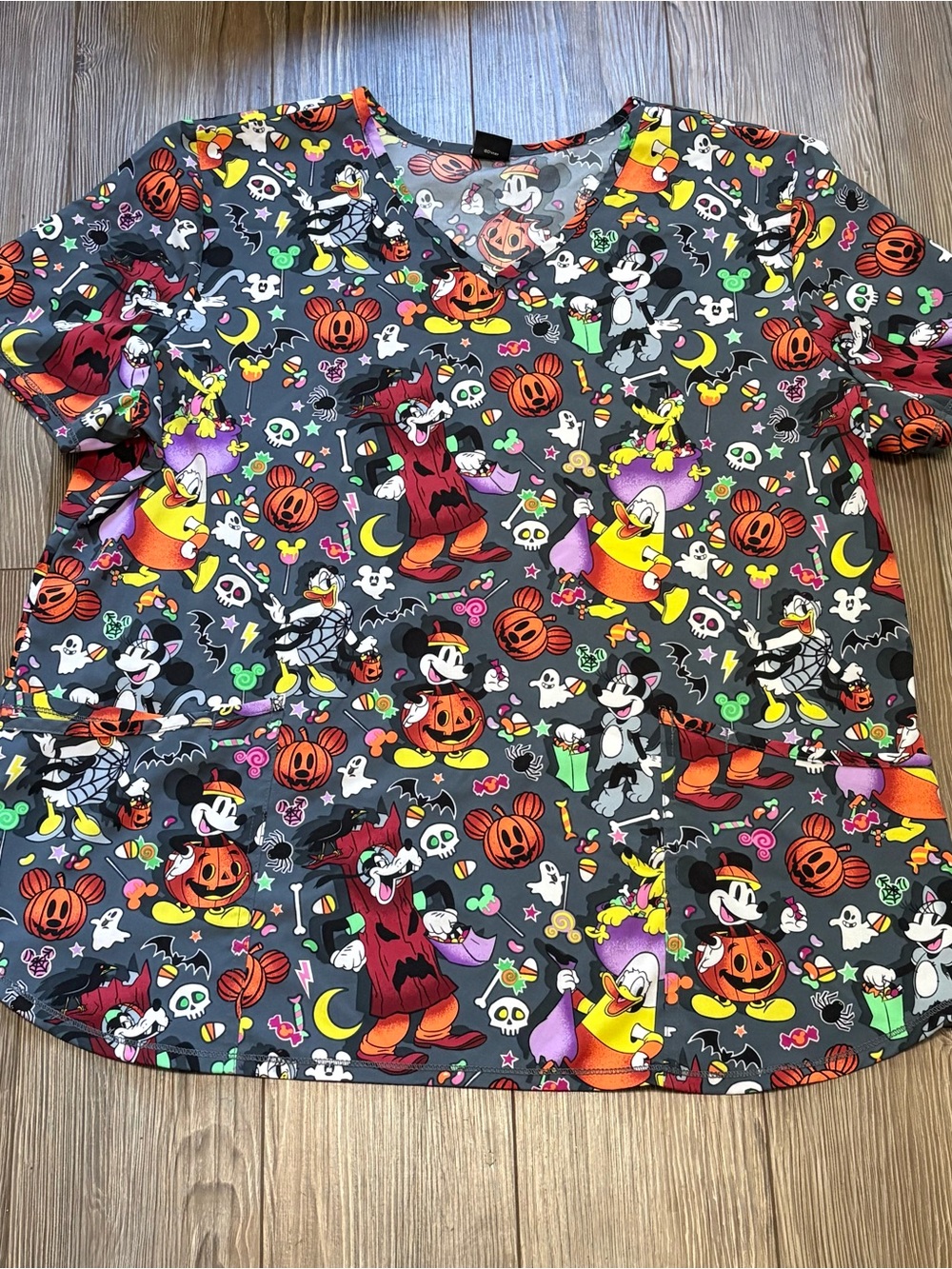 Disney Halloween Scrub Top XL Grey Mickey Mouse Pumpkin Spooky Nurse V-Neck Cute